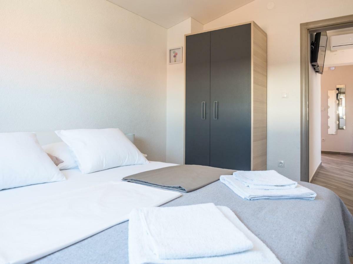 Apartment ˝Soleil˝ Vir Exteriör bild