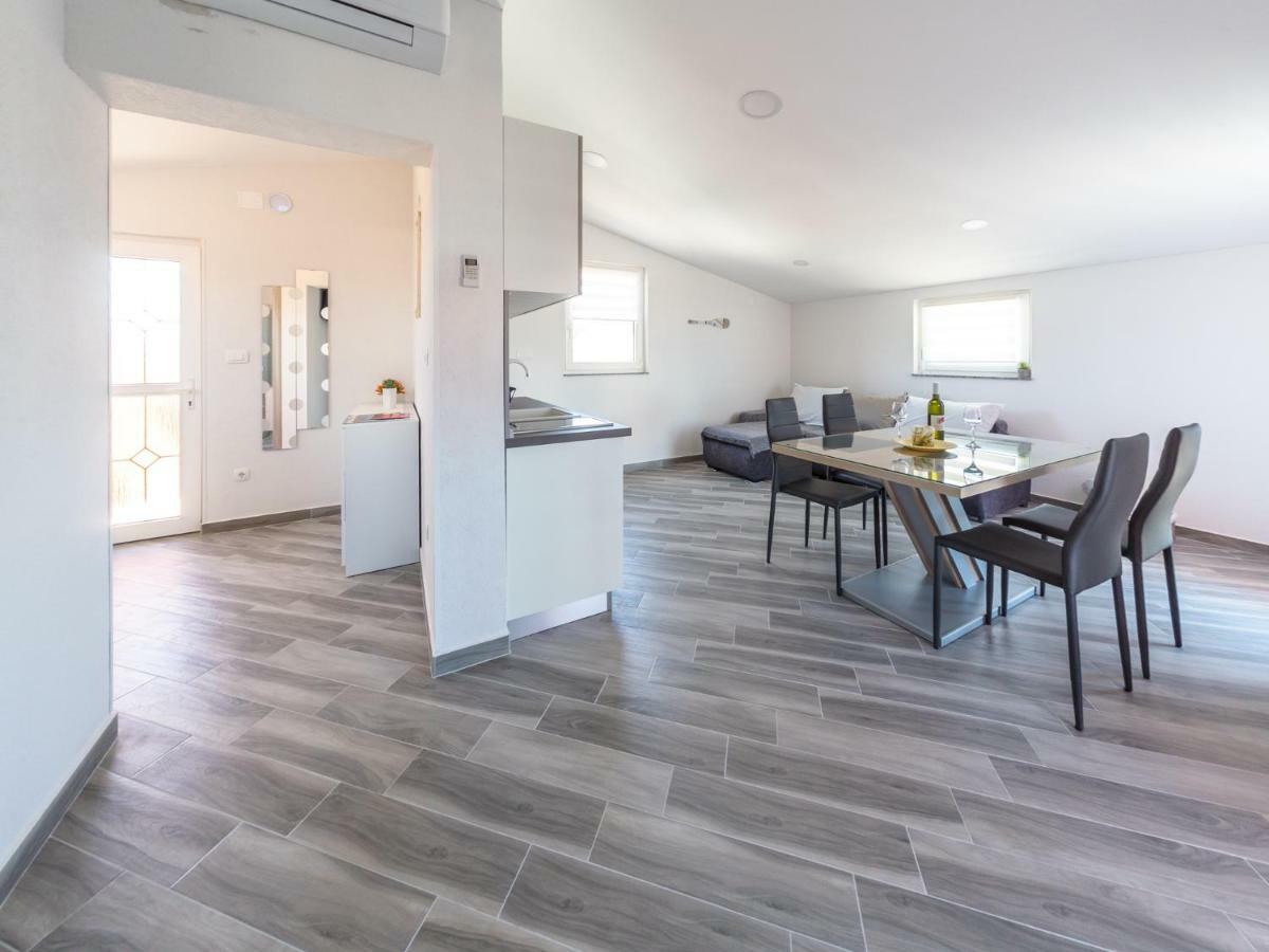 Apartment ˝Soleil˝ Vir Exteriör bild