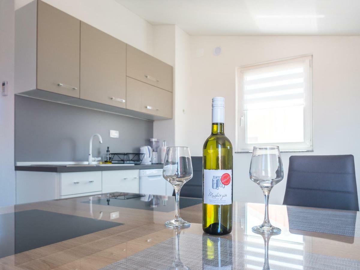Apartment ˝Soleil˝ Vir Exteriör bild