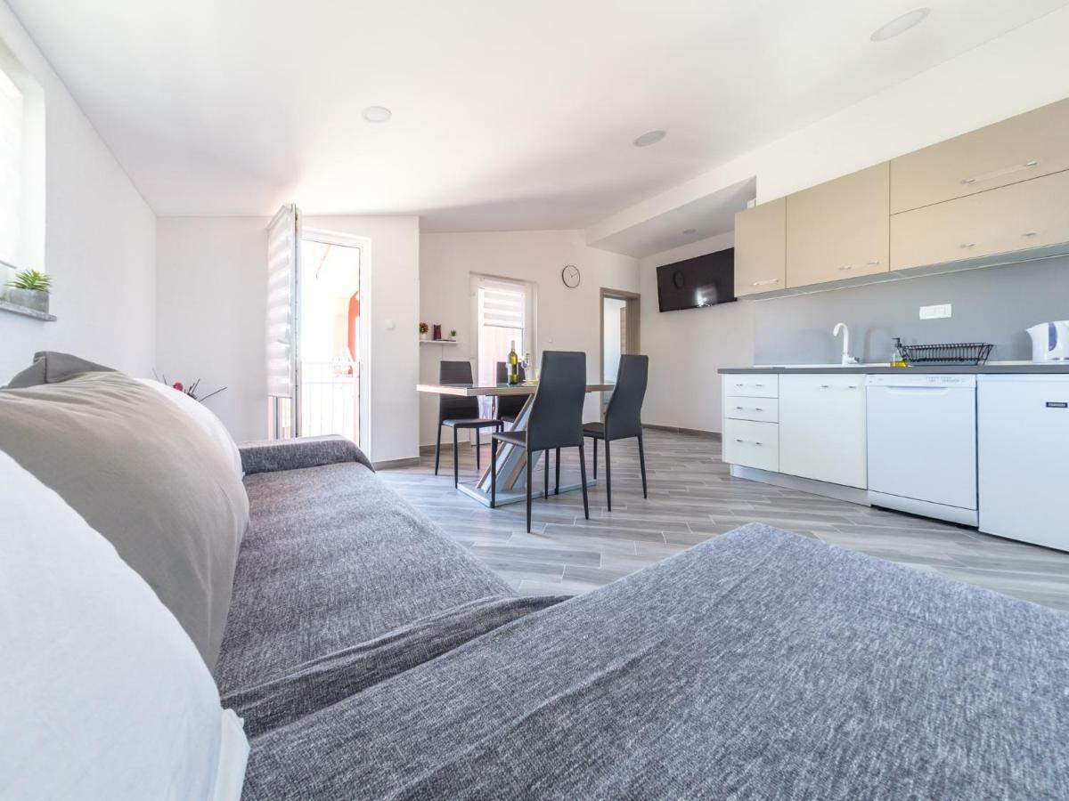 Apartment ˝Soleil˝ Vir Exteriör bild
